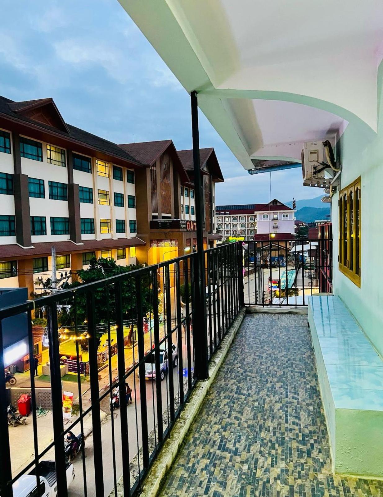 Vang Vieng Ruby Backpackers Hostel المظهر الخارجي الصورة
